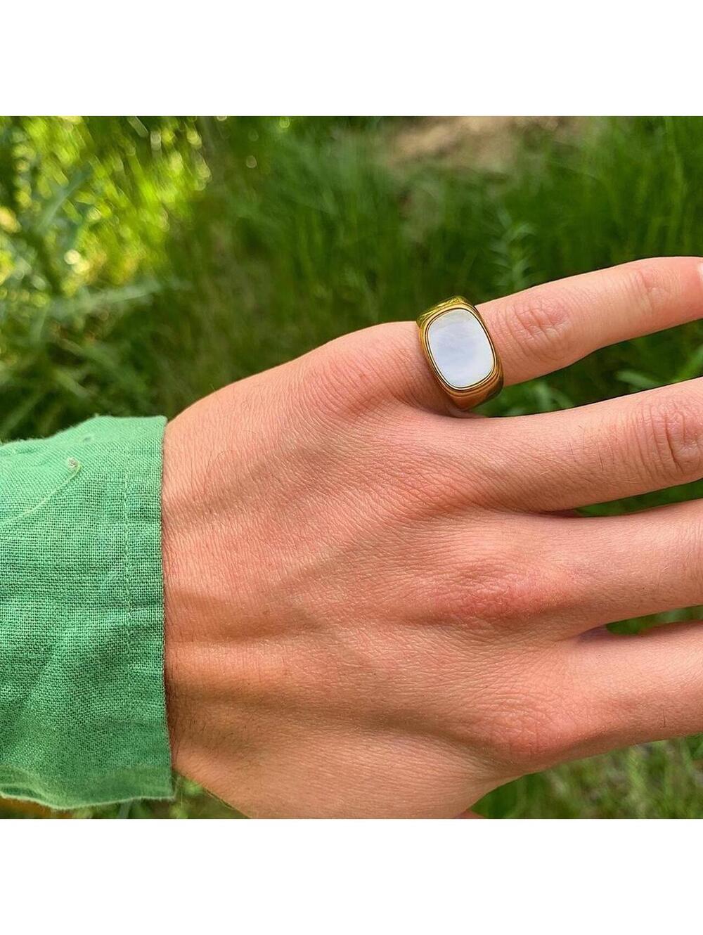 Boho Minimalist Y2k style Gold and white opal ring. Size 8. Stainless steel - Picture 4 of 8